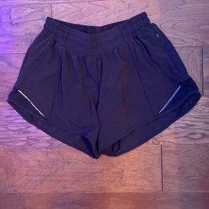 Lululemon hotty hot black shorts
